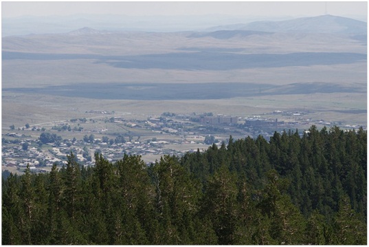 Вид на город Каркаралинск  с  одной из вершин гор